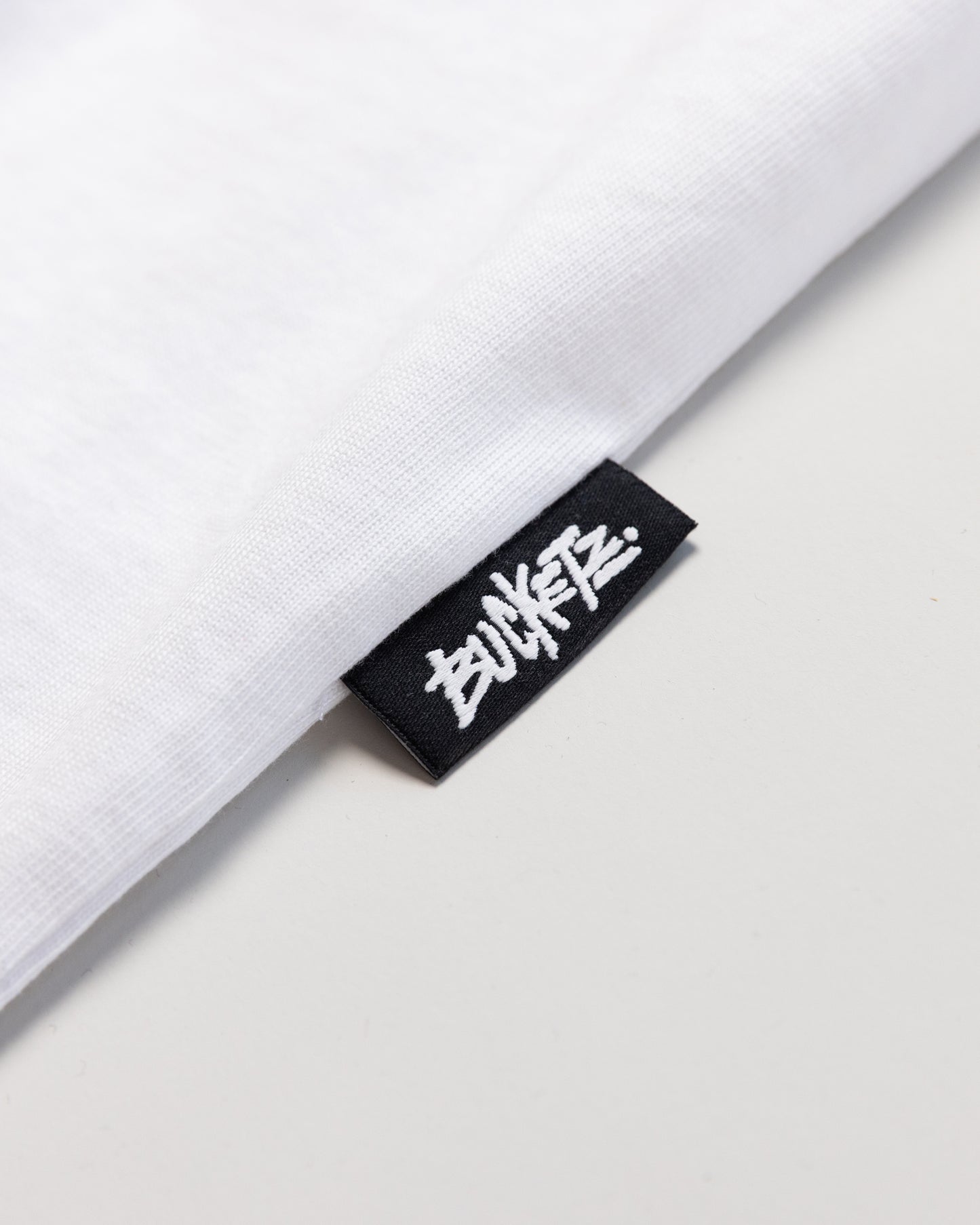 BUCKETZ ON FIRE LONGSLEEVE white