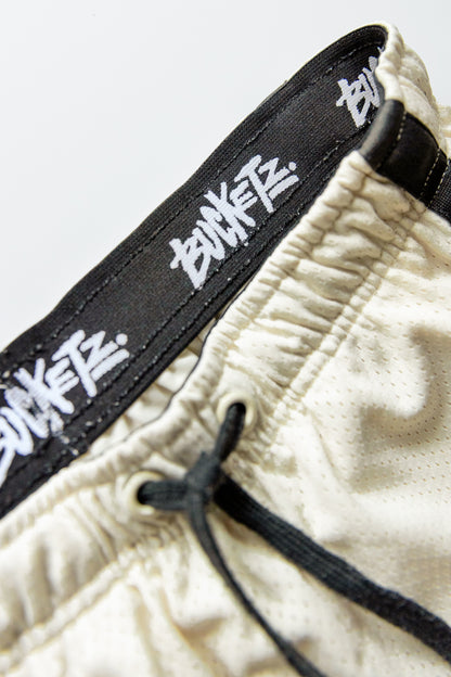 BUCKETZ STATEMENT SHORTS white